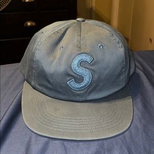 100% authentic Supreme 6 panel hat. Slate S New